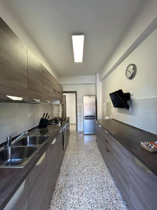 Appartamento Prella House 50 Mt Da Metro B Jonio Roma